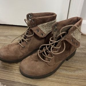 Combat boots